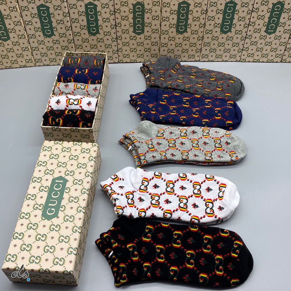GUCCI ONE BOX AND FIVE SHORT LENGTH SOCKS (3)