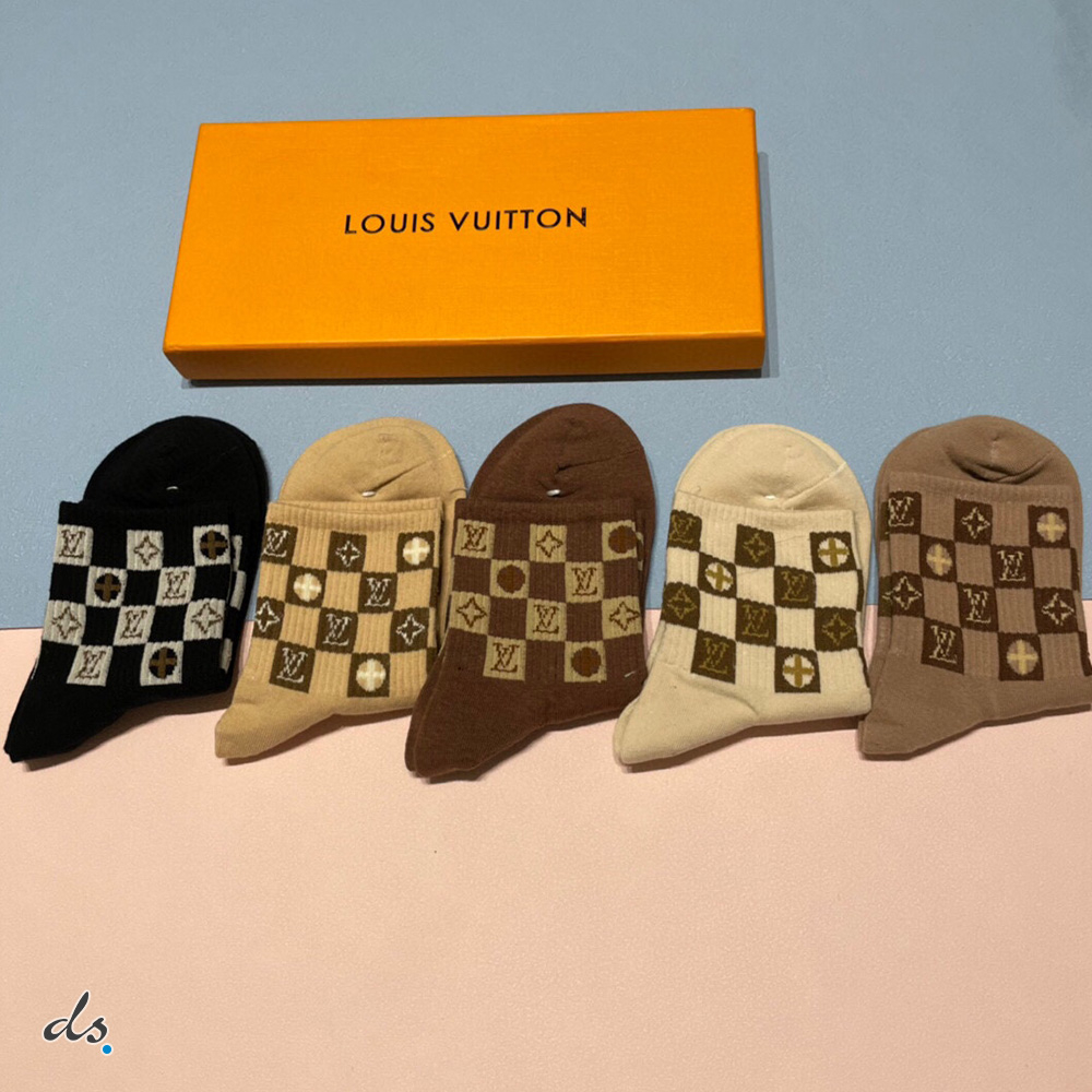 LOUIS VUITTON ONE BOX AND FIVE PAIRS SHORT LENGTH SOCKS (3)