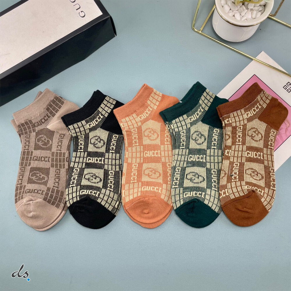 GUCCI ONE BOX AND FIVE PAIRS SHORT LENGTH SOCKS (3)