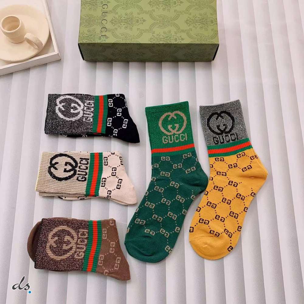 GUCCI ONE BOX AND FIVE PAIRS CLASSIC MID LENGTH SOCKS (3)