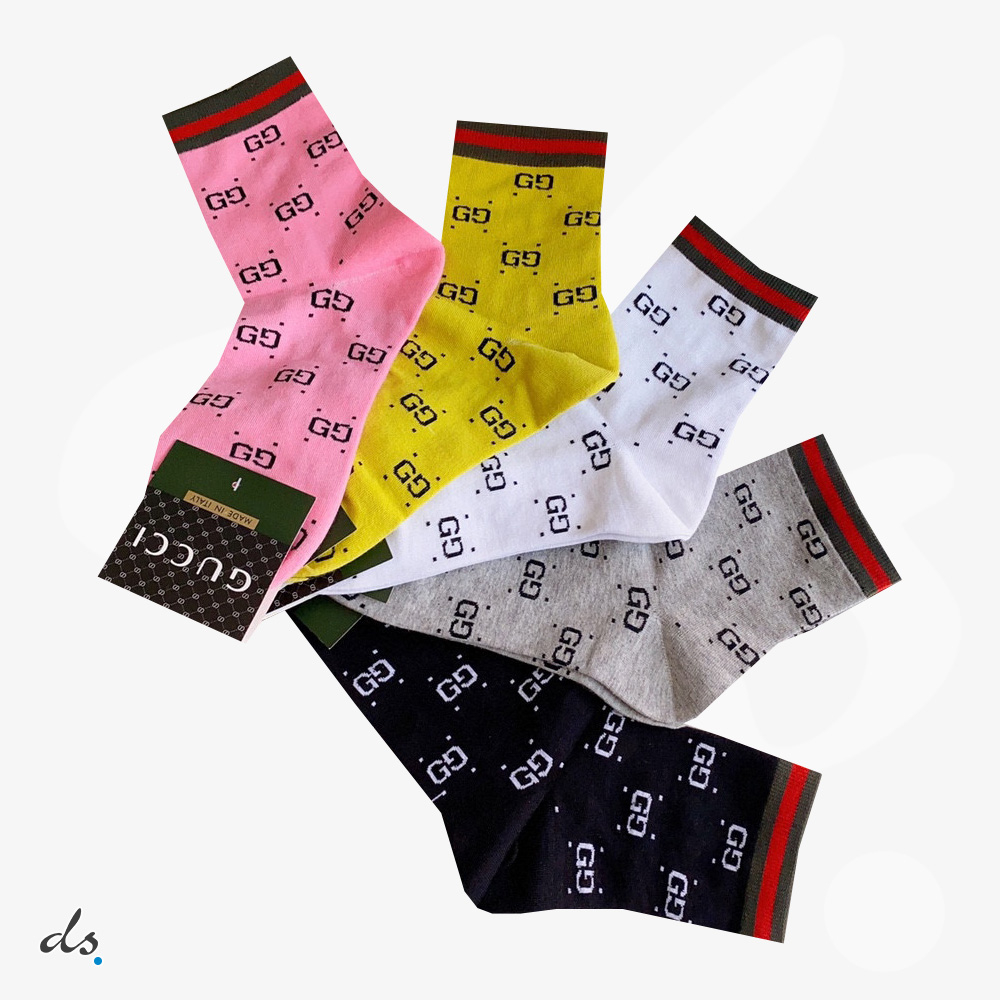 GUCCI ONE BOX AND FIVE PAIRS MID LENGTH SOCKS (1)