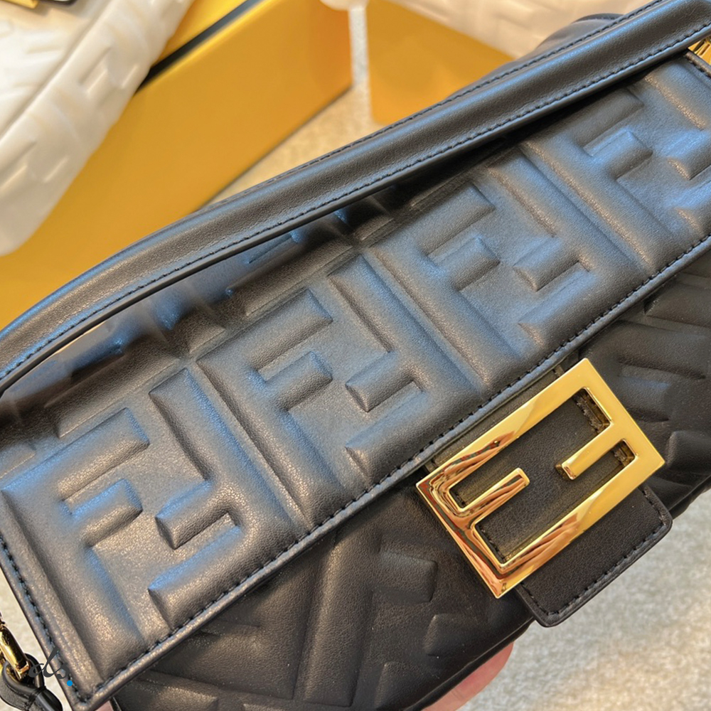 Fendi Baguette Black leather bag (3)