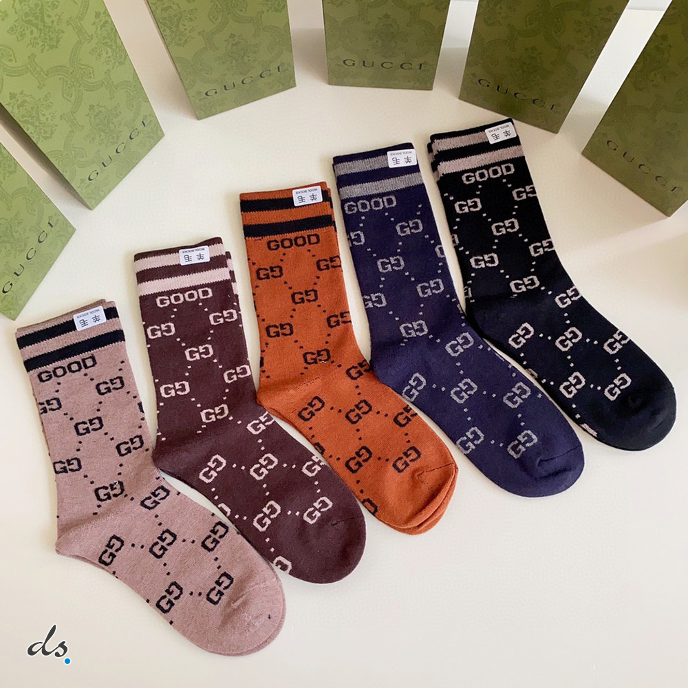 GUCCI ONE BOX AND FIVE PAIRS CLASSIC HIGH LENGTH SOCKS (2)
