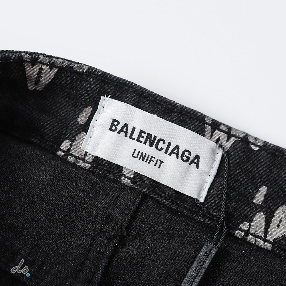 BALENCIAGA MENS ALLOVER LOGO LARGE FIT PANTS IN INDIGO BLACK (5)