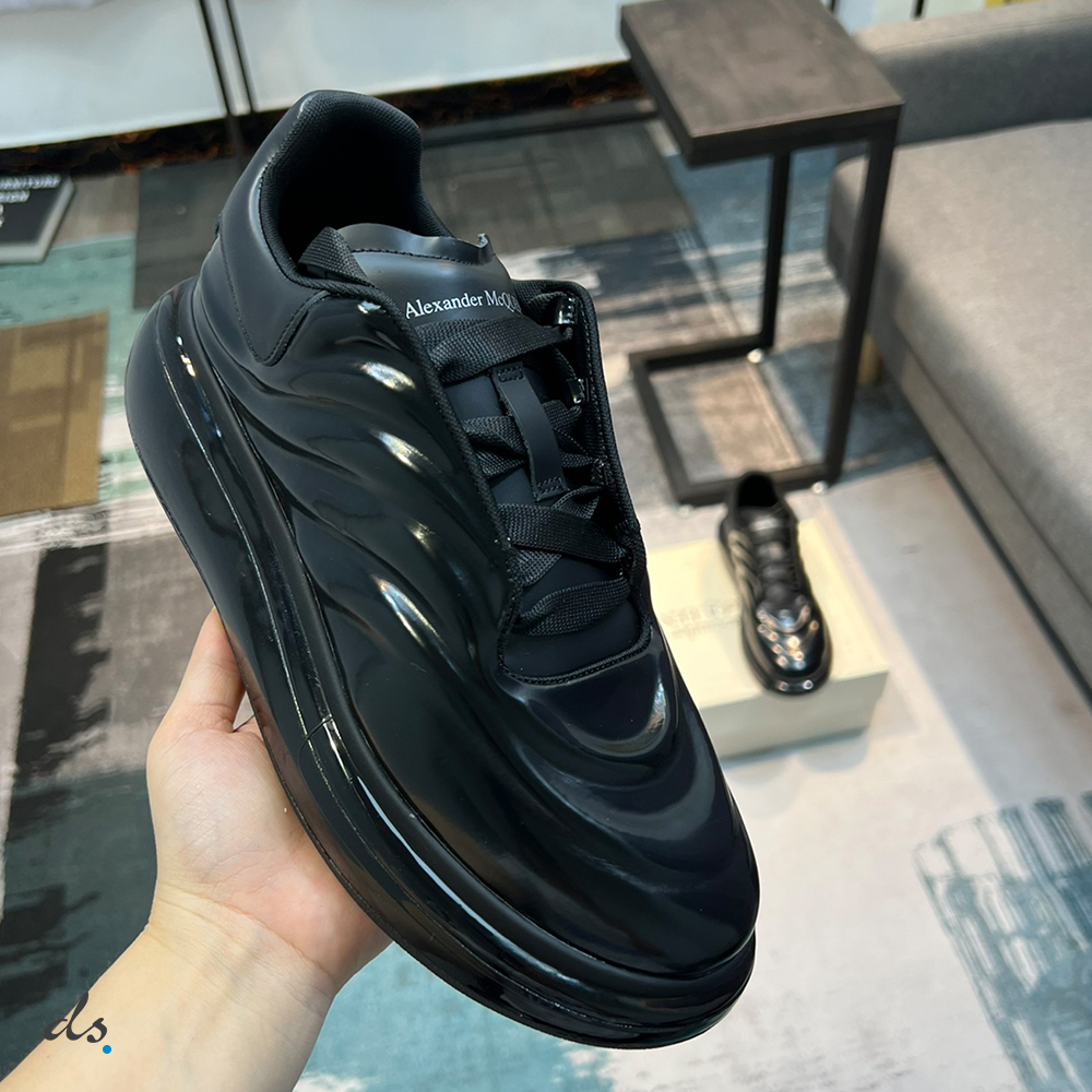 Alexander McQueen Oversized Sneaker in Black (2)