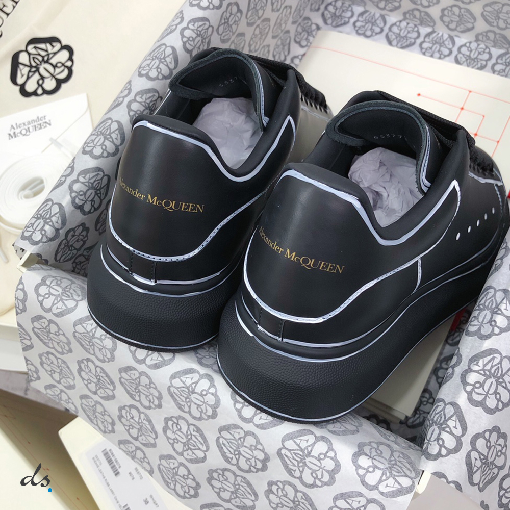 Alexander McQueen Oversized Sneaker in Black and silver (5)