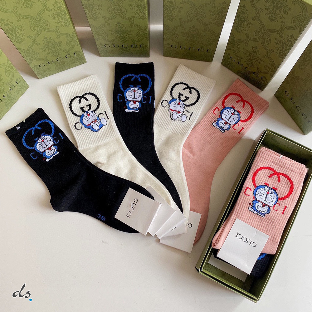 GUCCI ONE BOX AND FIVE PAIRS HIGH LENGTH SOCKS (3)