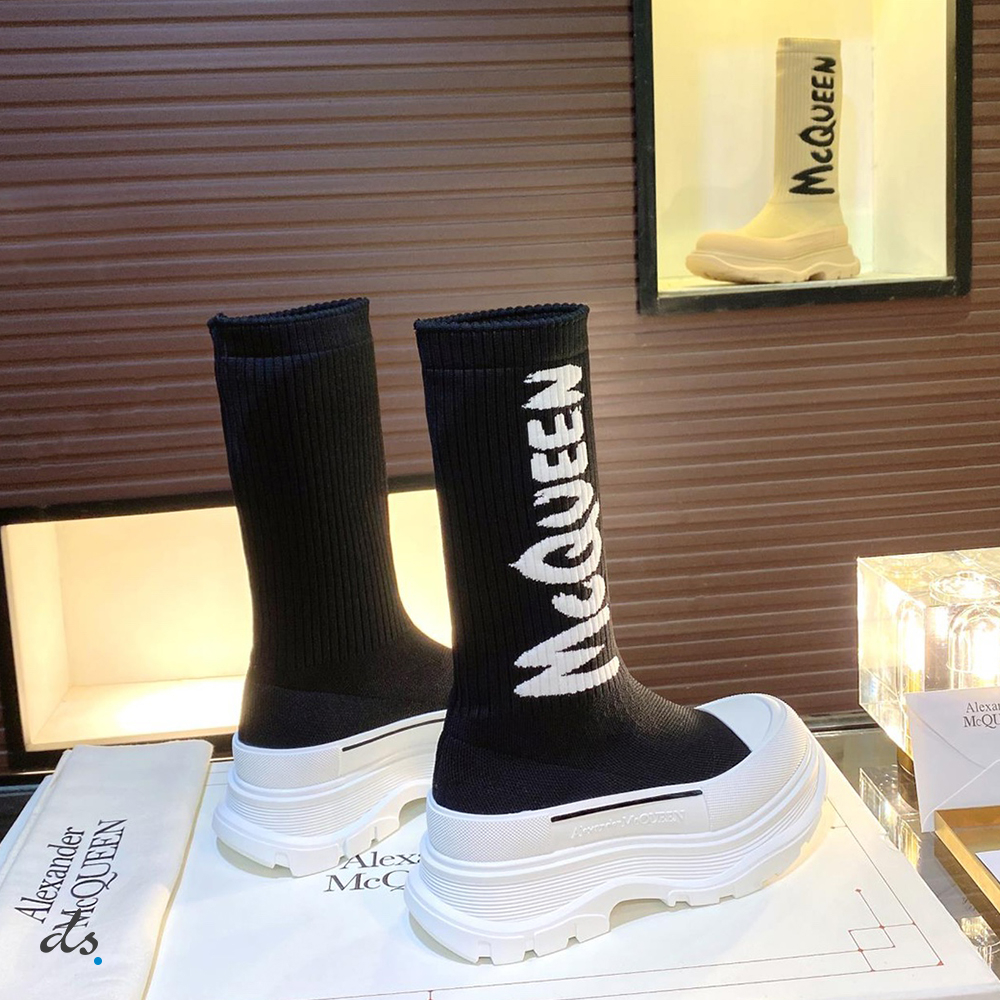 Alexander McQueen Graffiti Knit Tread Slick Boot in Black and white (5)