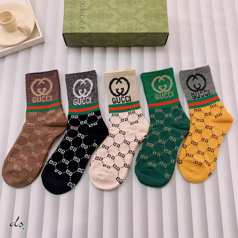 GUCCI ONE BOX AND FIVE PAIRS CLASSIC MID LENGTH SOCKS (2)
