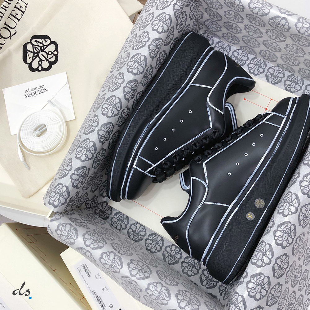 Alexander McQueen Oversized Sneaker in Black and silver (6)