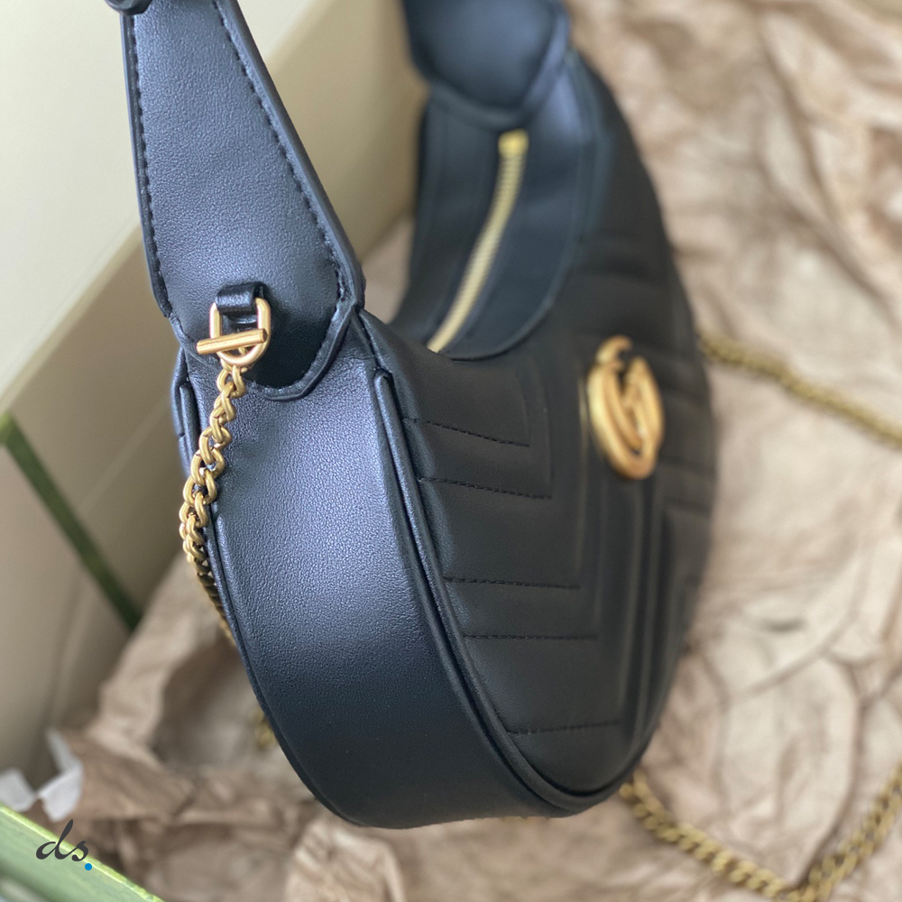 Gucci GG Marmont half-moon-shaped mini bag Black (3)